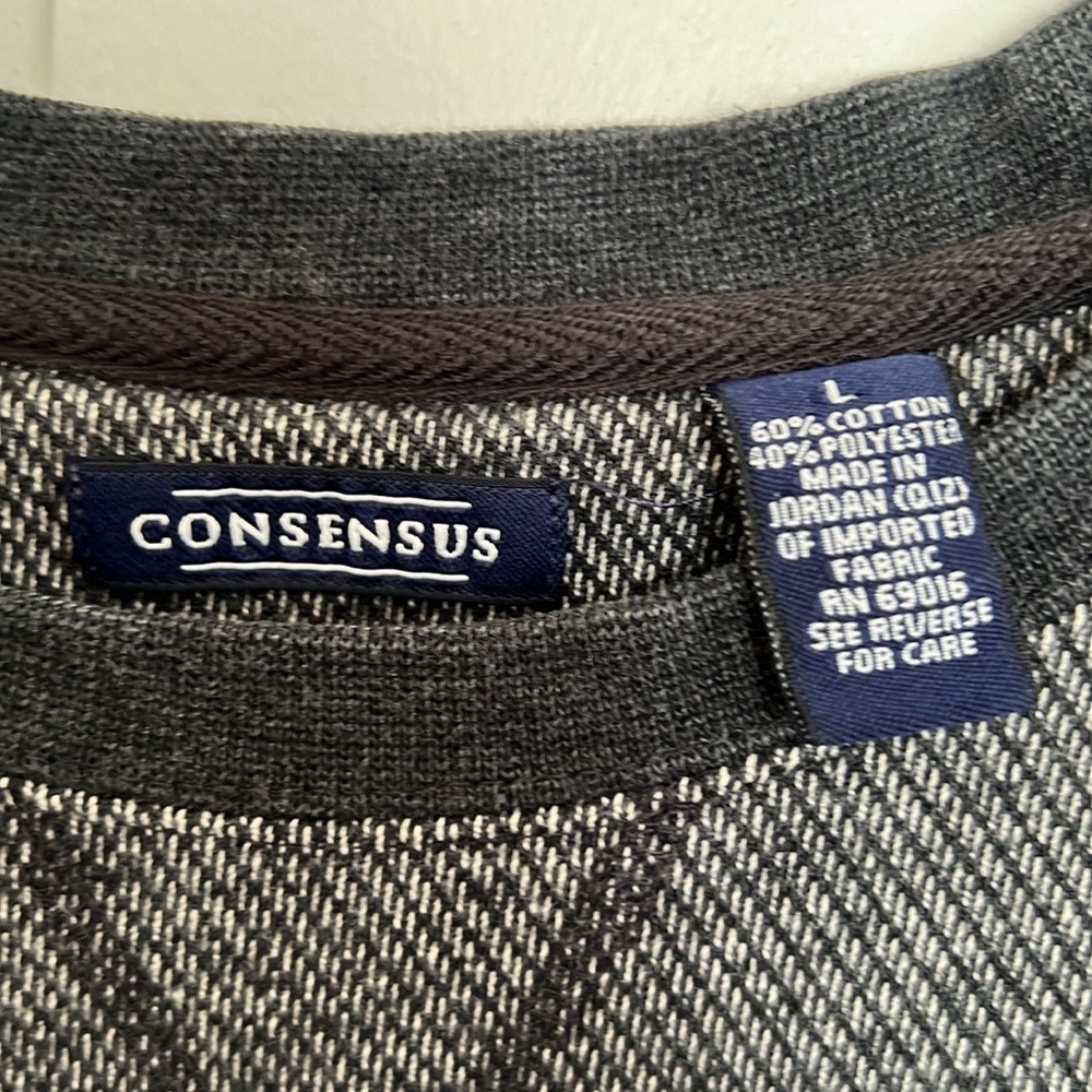 Crewneck - Picture 3 of 4
